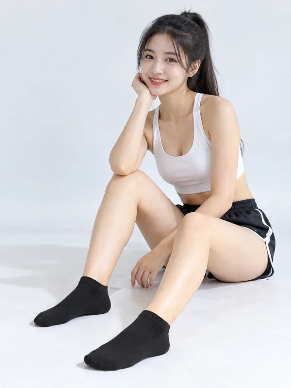 Tất Thể Thao Cổ Ngắn Màu Đen